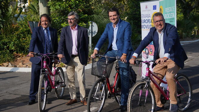 García Ibarrola, Torrico, Bellido y Torrejimeno, durante la presentación del Día de la Bicicleta.