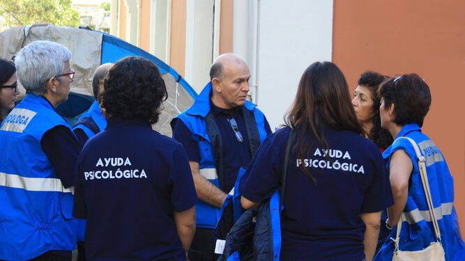 Algunos miembros del Grupo de Intervención Psicológica en Emergencias y Desastres (GIPED) del Colegio Oficial de Psicología de Andalucía Occidental.