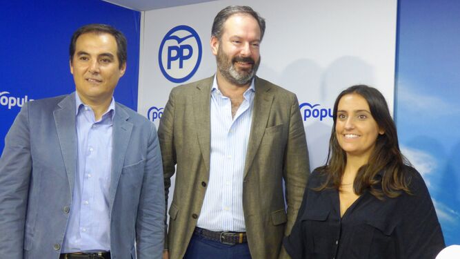 Nieto, Molina y Jurado, en la sede del PP.