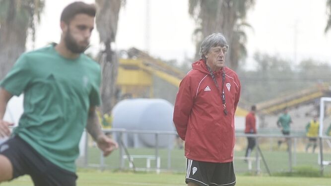 Enrique Martín, durante el entrenamiento de este viernes en la Ciudad Deportiva.