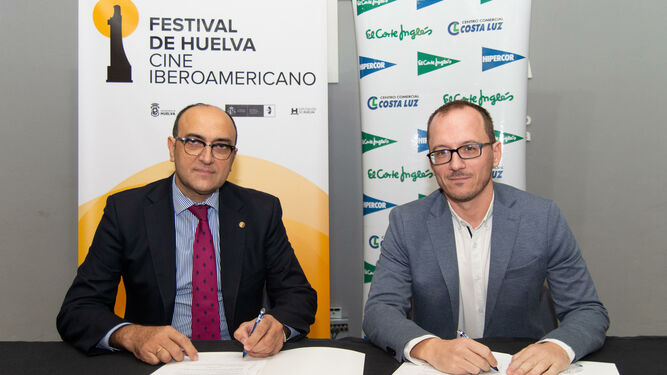Manuel Vargas y Manuel H. Martín, en la firma del acuerdo.