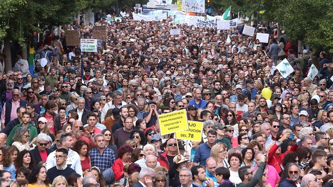 Marcha por la sanidad en Granada tras 10 meses de Gobierno del cambio, esta imagen no se improvisa...