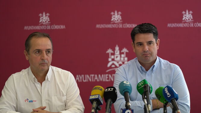 Miguel Ruano y Pedro García en la sala de prensa del Ayuntamiento.