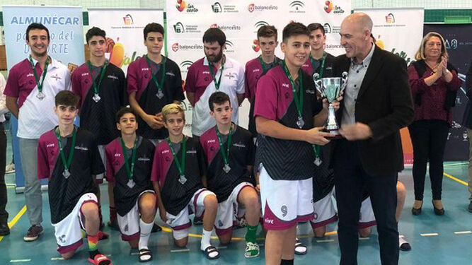 Córdoba recibe el trofeo como subcampeón en el Andaluz de selecciones provinciales infantil masculino A8