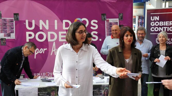 Reparto de propaganda electoral de Unidas Podemos.