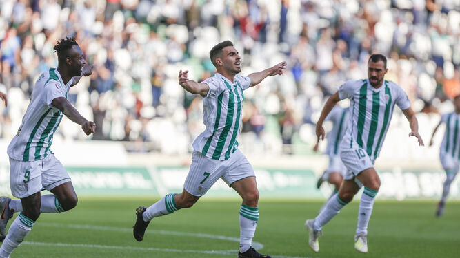 Zelu celebra su gol al San Fernando en el último partido del Córdoba CF.