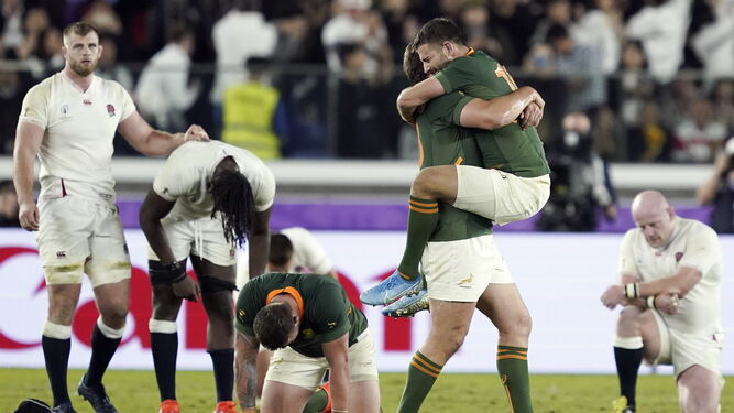 Los jugadores de Sudáfrica celebran el triunfo sobre la selección inglesa