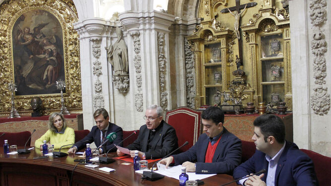 La Junta, el Cabildo Catedral y el Instituto Andaluz de la Juventud en rueda de prensa.