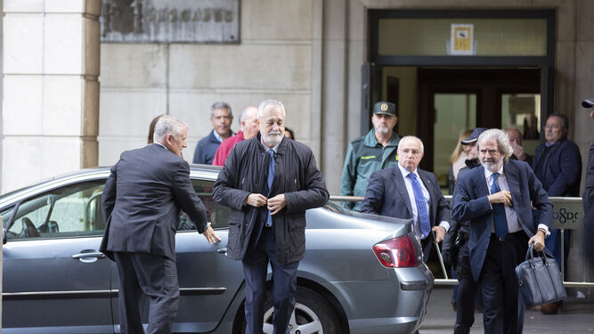 José Antonio Griñán, a su llegada del Palacio de Justicia