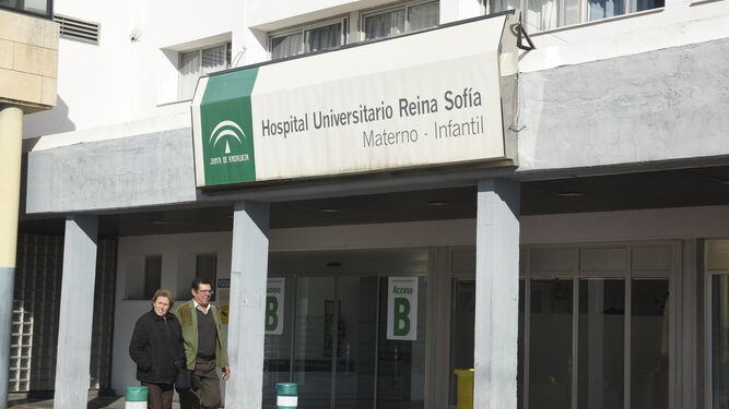 Puerta de entrada al Hospital Materno-Infantil.