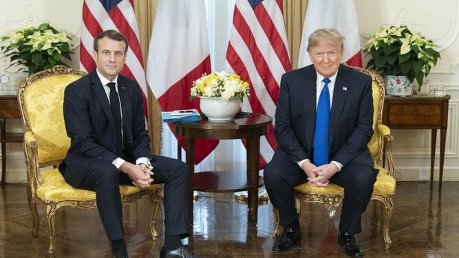 Emmanuel Macron, presidente francés, con Donald Trump en la reunión de la OTAN en Reino Unido