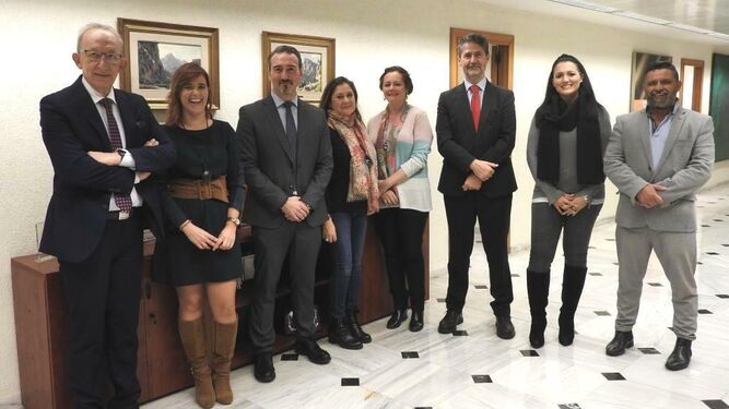 Responsables de la Fundación Cajasur con representantes de Alzheimer Córdoba, Fepamic y Renacer.
