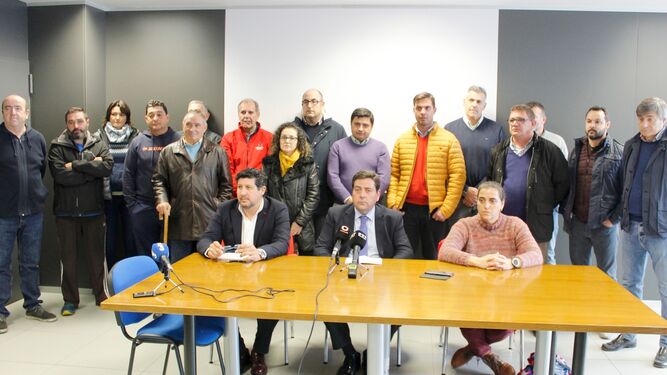 Los representantes de los clubes deportivos de Córdoba, durante su comparecencia ante los medios.
