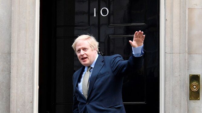 Boris Johnson ante el 10 de Downing Street.