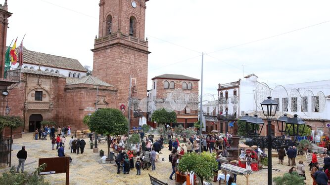 Un centenar de niños de Montoro convierten la plaza de España en un belén viviente