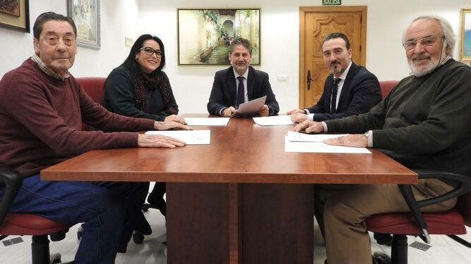 Firma del convenio entre la Fundación Cajasur con A Pleno Pulmón, Acopinb y Resurgir.