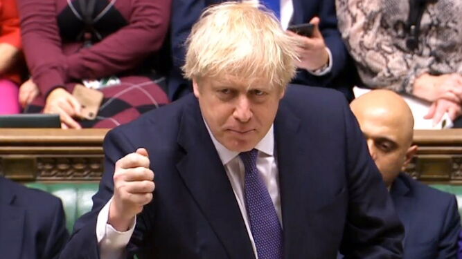 Boris Johnson, primer ministro británico, se dirige a los diputados en el Parlamento británico.