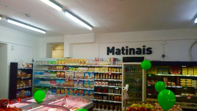 Uno de los supermercados abiertos en Portugal