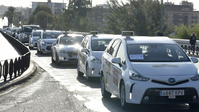 Marcha lenta de los taxis celebrada el pasado mes de noviembre.