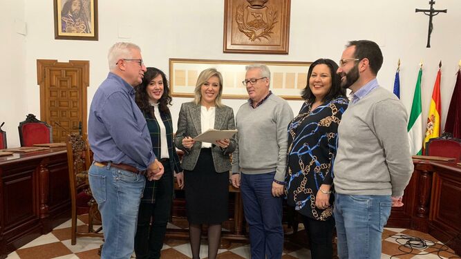 El equipo de gobierno de Montoro, con Ana María Romero al frente, presenta el presupuesto.