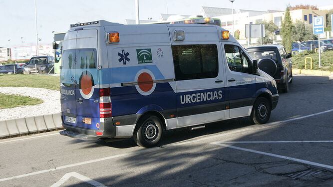 Una ambulancia durante un aviso sanitario.