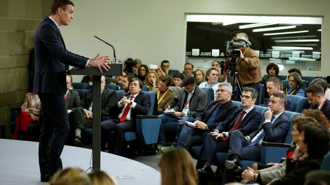 Pedro Sánchez comparece ante los periodistas tras el primer Consejo de Ministros del nuevo Gobierno.