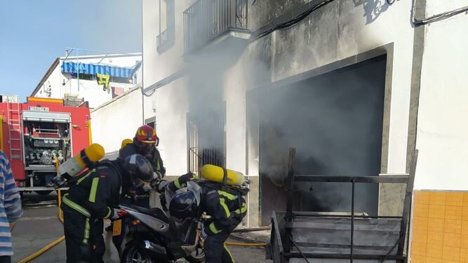 Los bomberos actúan en Peñarroya-Pueblonuevo.