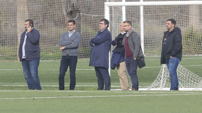 Javier González Calvo, junto a Juanito, Valenzuela y otros técnicos en la Ciudad Deportiva.
