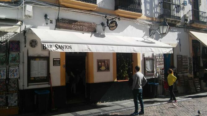 Fachada del Bar Santos, en la calle Magistral González Francés, 3.