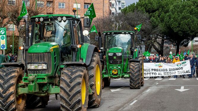 Protesta en las calles de agricultores y ganaderos