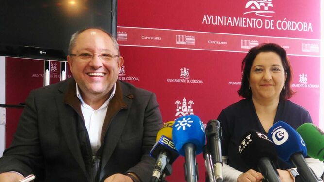 Los ediles del PSOE Manuel Torralbo y Alicia Moya.