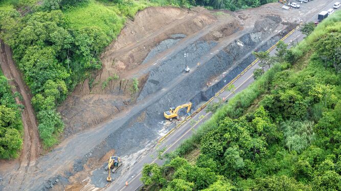 Obras para la acometida de conductos de agua potable en Panamá.