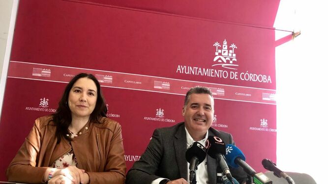 Gómez Calero y Torrejimeno, en una rueda de prensa en el Ayuntamiento.