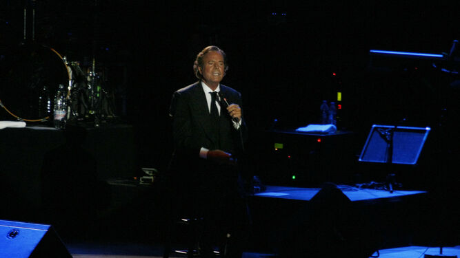 Julio Iglesias, durante un concierto.