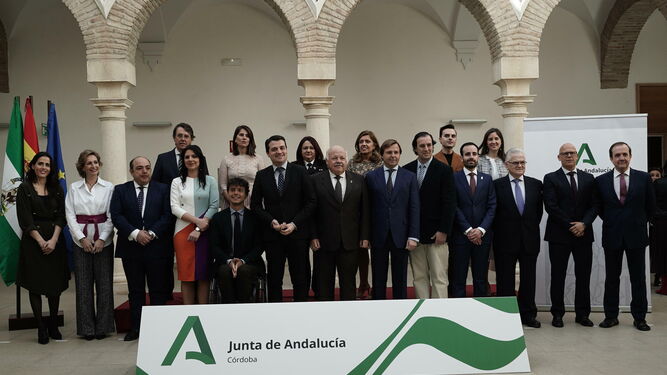 Premiados y representantes institucionales, en el Palacio de Congresos de Córdoba.