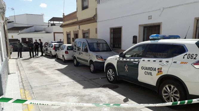 La Guardia Civil acordona la zona donde han tenido lugar los hechos.