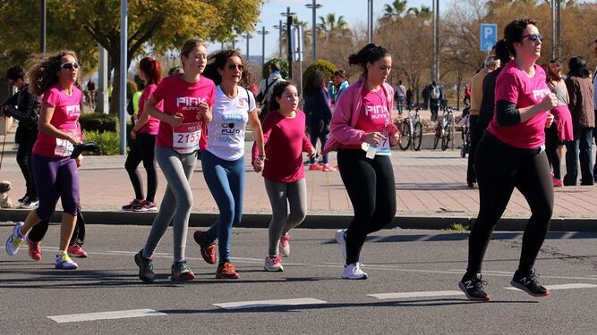 Un grupo de mujeres durante una pasada edición de la Pink Running.