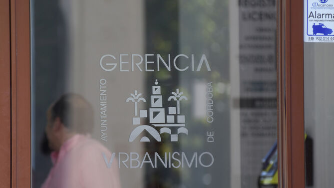 Puerta de acceso a la Gerencia Municipal de Urbanismo.