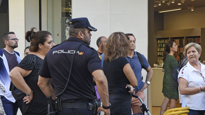 Agente de la Policía Nacional en Córdoba.
