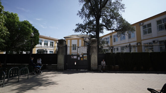 Colegio Colón de Córdoba capital, cerrado desde el pasado viernes.