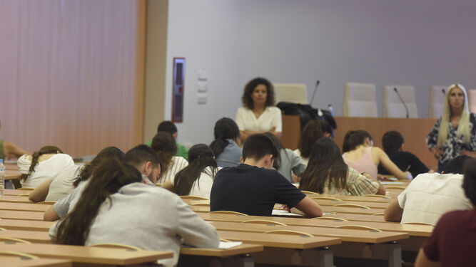 Alumnos durante las pruebas de acceso a la Universidad en Córdoba.