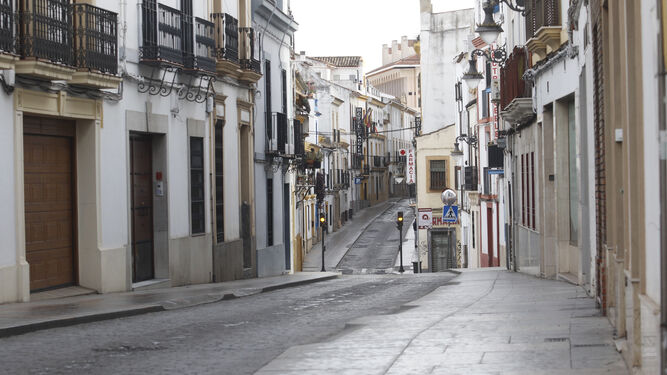La Calle Alfaros, totalmente desierta.