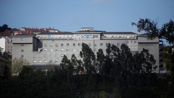 Fachada del Hospital Teresa Herrera de La Coruña, donde falleció una mujer de 37 años tras  una cesárea de urgencia, en la que también ha fallecido el bebé que esperaba.