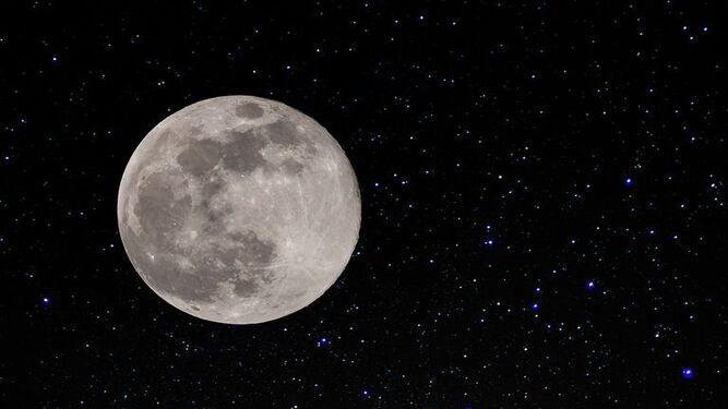 La noche del 7 al 8 de abril una superluna iluminará el cielo de Córdoba.