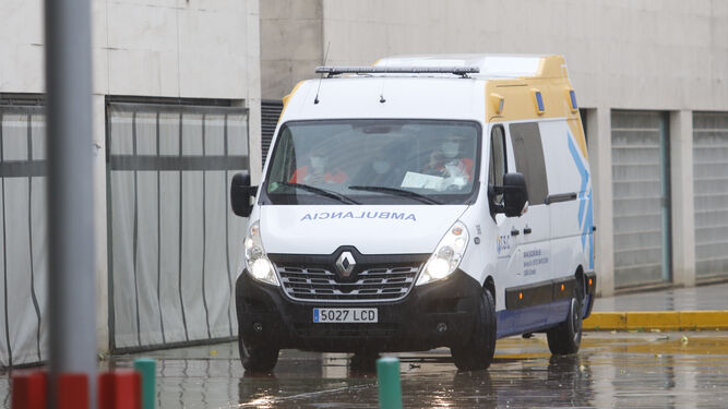 Una ambulancia en el Reina Sofía.