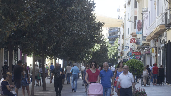 Personas caminan por la calle Cruz Conde, antes del estado de alarma.