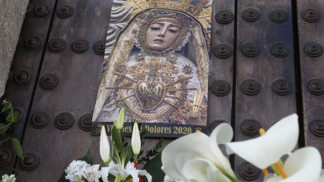 Flores a la Virgen de los Dolores en San Jacinto.