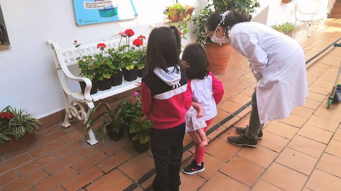 Participantes en el taller de jardinería del IAM.