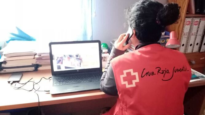 Una voluntaria de Cruz Roja Baena.