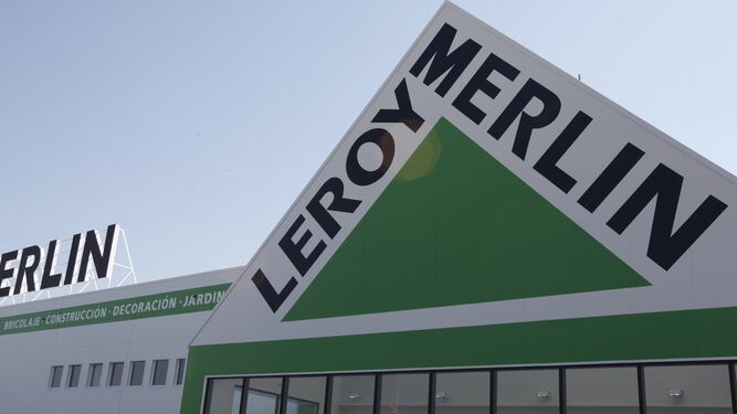 Cartel a la entrada de la tienda de Leroy Merlín en Córdoba.